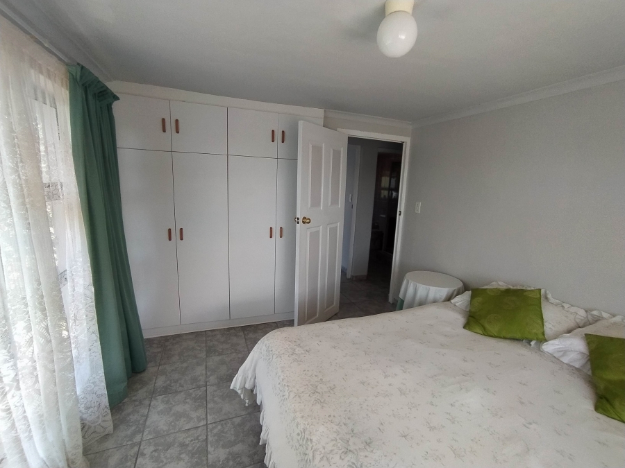 6 Bedroom Property for Sale in De Kelders Western Cape